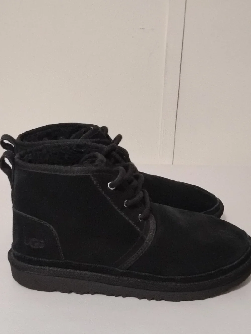 UGG Neumel 11 Big Kids 6 Black Suede Chukka Boots 1017320K
